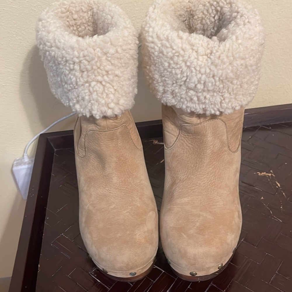 Ugg Boots never wore a few marks overall great condition.